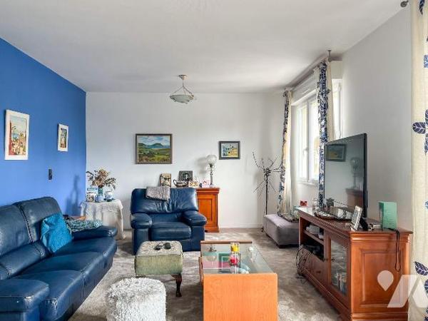 LA MEZIERE - Dans un quartier résidentiel tranquille, à environ 500 m des commerces et services...