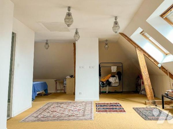 LA MEZIERE - Dans un quartier résidentiel tranquille, à environ 500 m des commerces et services...