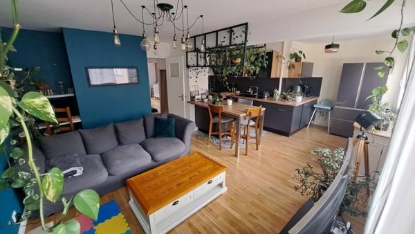 Appartement T3, garage, parking privatif, cave.