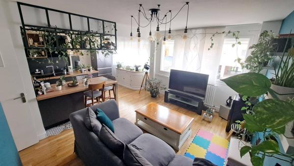 Appartement T3, garage, parking privatif, cave.