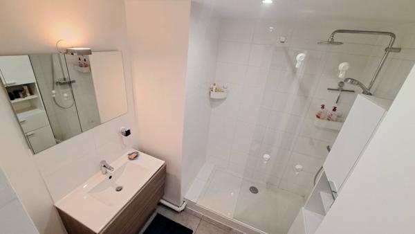 Appartement T3, garage, parking privatif, cave.