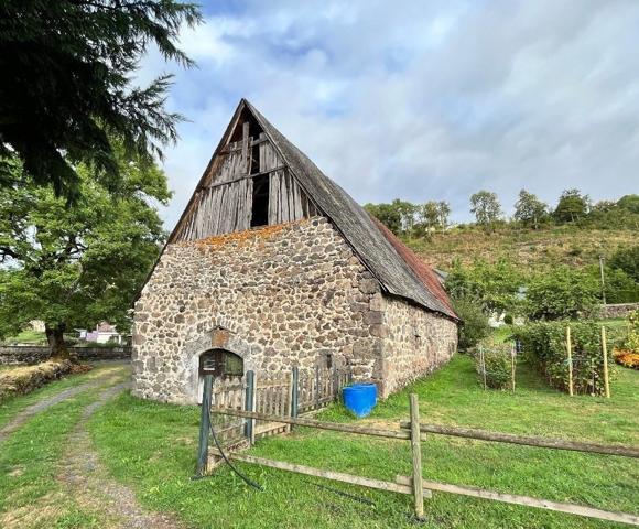 Grange 370m2 proche VIC / CERE Vic sur cere
