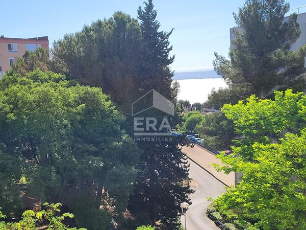 Appartement de 64 m² à vendre à Martigues avec vue étang
