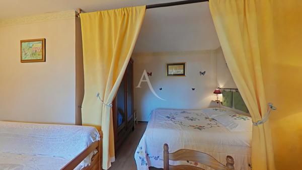 APPARTEMENT GREOUX LES BAINS AVEC BALCON PARKING CALME PROCHE DES THERMES