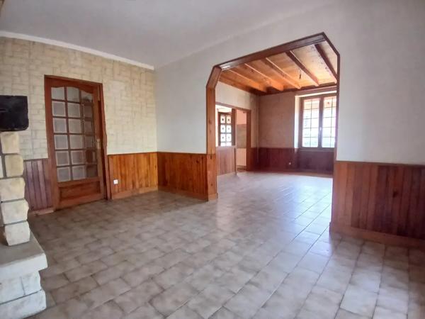 A SAISIR! ENSEMBLE IMMOBILIER 2 MAISONS, DÉPENDANCES ET TE