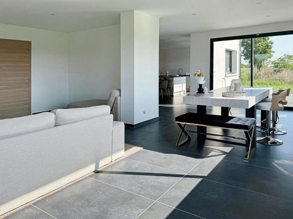 Maison Vion 5 pièce(s) 210 m2