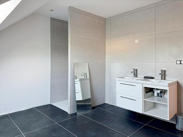 Maison Vion 5 pièce(s) 210 m2