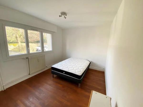 Appartement à louer 3 pièces 69.88m² Dijon (21000)