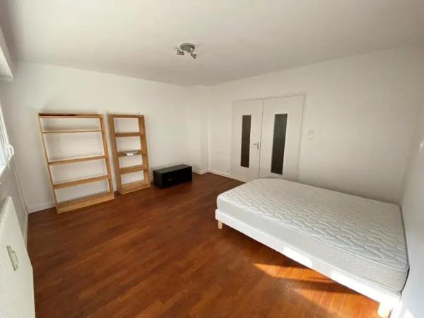 Appartement à louer 3 pièces 69.88m² Dijon (21000)