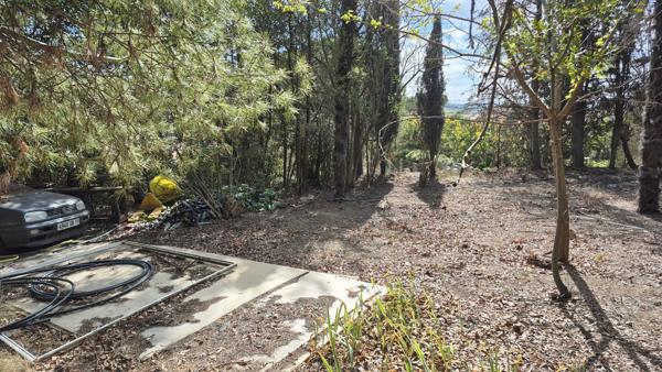 Terrain Ouveillan 737 m2 arboré et vue agréable