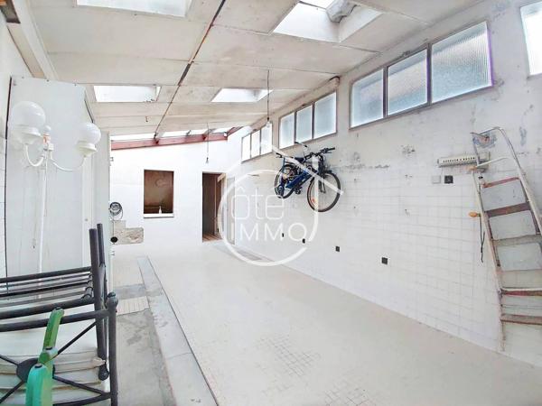 Ste Foy la Grande : Maison de ville avec atelier et deux garages