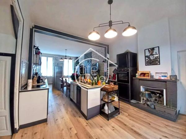 STE FOY LA GRANDE : Spacieuse maison de ville rénovée avec jardin, garage et studio indépendant