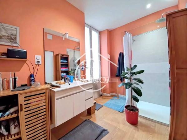 STE FOY LA GRANDE : Spacieuse maison de ville rénovée avec jardin, garage et studio indépendant