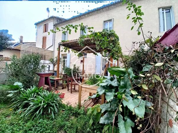 STE FOY LA GRANDE : Spacieuse maison de ville rénovée avec jardin, garage et studio indépendant