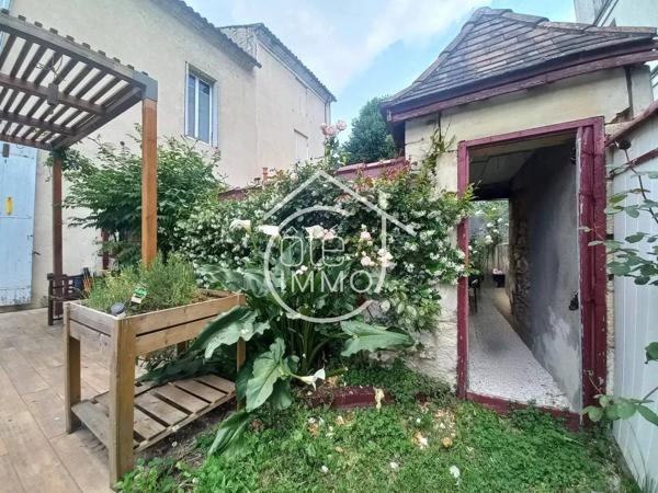 STE FOY LA GRANDE : Spacieuse maison de ville rénovée avec jardin, garage et studio indépendant