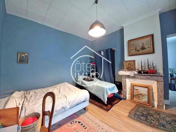 STE FOY LA GRANDE : Spacieuse maison de ville rénovée avec jardin, garage et studio indépendant