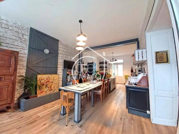 STE FOY LA GRANDE : Spacieuse maison de ville rénovée avec jardin, garage et studio indépendant