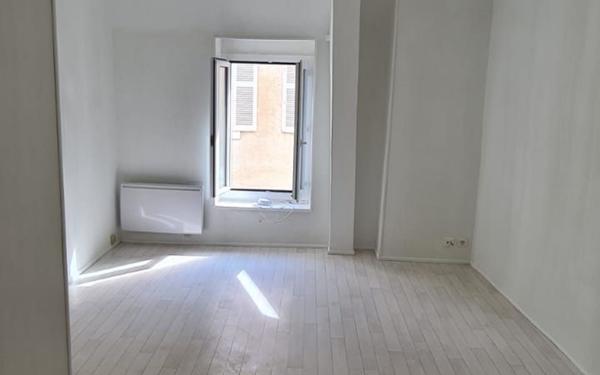 Immeuble à vendre    7 pièces • 147 m2 Saint-Amand-Montrond