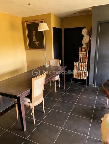**Et si votre prochaine maison était aussi votre plus beau cadre de vie ? 🌿**

En exclusivité à seulement **20 min de Montpellier**, (Mas Arnaud) découvrez cette belle villa familiale de **182 m²**, nichée sur un terrain arboré de **1 650 m² sans vis-à-vis**.

✨ Une grande pièce de vie lumineuse d’environ 63 m² ouverte sur l’extérieur cuisine haut de gamme double four, armoire frigorifique.
🛏️ 5 chambres dont une suite parentale en rez-de-chaussée de plus de 20m2
🏊 Piscine au sel
🌳 Jardin arboré avec potager et arbres fruitiers
❄️ Climatisation gainable
🚗 Garage et nombreux stationnements

Un environnement rare où l’on profite pleinement de l’espace, de la nature et de la tranquillité, tout en restant proche de Montpellier.

Les plans sont disponibles, il est possible d'ouvrir entièrement l'espace afin d'obtenir une grande pièce ouverte aussi des visuels d'aménagements selon ces ouvertures sont visible.

📞 **Une maison à découvrir sur place pour en ressentir pleinement le charme.**
Céline Taormina – BSK Immobilier | Disponible 7j/7
