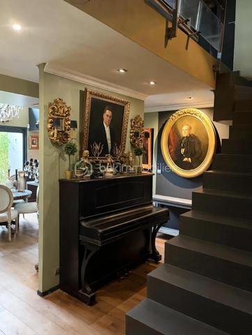 **Et si votre prochaine maison était aussi votre plus beau cadre de vie ? 🌿**

En exclusivité à seulement **20 min de Montpellier**, (Mas Arnaud) découvrez cette belle villa familiale de **182 m²**, nichée sur un terrain arboré de **1 650 m² sans vis-à-vis**.

✨ Une grande pièce de vie lumineuse d’environ 63 m² ouverte sur l’extérieur cuisine haut de gamme double four, armoire frigorifique.
🛏️ 5 chambres dont une suite parentale en rez-de-chaussée de plus de 20m2
🏊 Piscine au sel
🌳 Jardin arboré avec potager et arbres fruitiers
❄️ Climatisation gainable
🚗 Garage et nombreux stationnements

Un environnement rare où l’on profite pleinement de l’espace, de la nature et de la tranquillité, tout en restant proche de Montpellier.

Les plans sont disponibles, il est possible d'ouvrir entièrement l'espace afin d'obtenir une grande pièce ouverte aussi des visuels d'aménagements selon ces ouvertures sont visible.

📞 **Une maison à découvrir sur place pour en ressentir pleinement le charme.**
Céline Taormina – BSK Immobilier | Disponible 7j/7