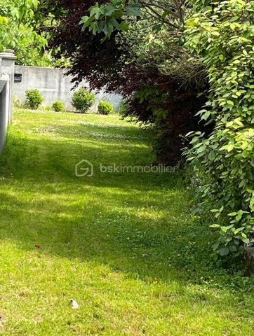 **Et si votre prochaine maison était aussi votre plus beau cadre de vie ? 🌿**

En exclusivité à seulement **20 min de Montpellier**, (Mas Arnaud) découvrez cette belle villa familiale de **182 m²**, nichée sur un terrain arboré de **1 650 m² sans vis-à-vis**.

✨ Une grande pièce de vie lumineuse d’environ 63 m² ouverte sur l’extérieur cuisine haut de gamme double four, armoire frigorifique.
🛏️ 5 chambres dont une suite parentale en rez-de-chaussée de plus de 20m2
🏊 Piscine au sel
🌳 Jardin arboré avec potager et arbres fruitiers
❄️ Climatisation gainable
🚗 Garage et nombreux stationnements

Un environnement rare où l’on profite pleinement de l’espace, de la nature et de la tranquillité, tout en restant proche de Montpellier.

Les plans sont disponibles, il est possible d'ouvrir entièrement l'espace afin d'obtenir une grande pièce ouverte aussi des visuels d'aménagements selon ces ouvertures sont visible.

📞 **Une maison à découvrir sur place pour en ressentir pleinement le charme.**
Céline Taormina – BSK Immobilier | Disponible 7j/7