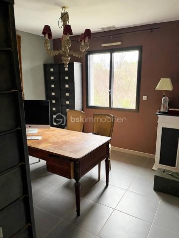 **Et si votre prochaine maison était aussi votre plus beau cadre de vie ? 🌿**

En exclusivité à seulement **20 min de Montpellier**, (Mas Arnaud) découvrez cette belle villa familiale de **182 m²**, nichée sur un terrain arboré de **1 650 m² sans vis-à-vis**.

✨ Une grande pièce de vie lumineuse d’environ 63 m² ouverte sur l’extérieur cuisine haut de gamme double four, armoire frigorifique.
🛏️ 5 chambres dont une suite parentale en rez-de-chaussée de plus de 20m2
🏊 Piscine au sel
🌳 Jardin arboré avec potager et arbres fruitiers
❄️ Climatisation gainable
🚗 Garage et nombreux stationnements

Un environnement rare où l’on profite pleinement de l’espace, de la nature et de la tranquillité, tout en restant proche de Montpellier.

Les plans sont disponibles, il est possible d'ouvrir entièrement l'espace afin d'obtenir une grande pièce ouverte aussi des visuels d'aménagements selon ces ouvertures sont visible.

📞 **Une maison à découvrir sur place pour en ressentir pleinement le charme.**
Céline Taormina – BSK Immobilier | Disponible 7j/7