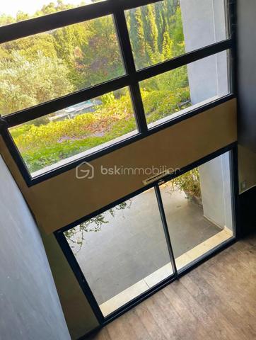 **Et si votre prochaine maison était aussi votre plus beau cadre de vie ? 🌿**

En exclusivité à seulement **20 min de Montpellier**, (Mas Arnaud) découvrez cette belle villa familiale de **182 m²**, nichée sur un terrain arboré de **1 650 m² sans vis-à-vis**.

✨ Une grande pièce de vie lumineuse d’environ 63 m² ouverte sur l’extérieur cuisine haut de gamme double four, armoire frigorifique.
🛏️ 5 chambres dont une suite parentale en rez-de-chaussée de plus de 20m2
🏊 Piscine au sel
🌳 Jardin arboré avec potager et arbres fruitiers
❄️ Climatisation gainable
🚗 Garage et nombreux stationnements

Un environnement rare où l’on profite pleinement de l’espace, de la nature et de la tranquillité, tout en restant proche de Montpellier.

Les plans sont disponibles, il est possible d'ouvrir entièrement l'espace afin d'obtenir une grande pièce ouverte aussi des visuels d'aménagements selon ces ouvertures sont visible.

📞 **Une maison à découvrir sur place pour en ressentir pleinement le charme.**
Céline Taormina – BSK Immobilier | Disponible 7j/7
