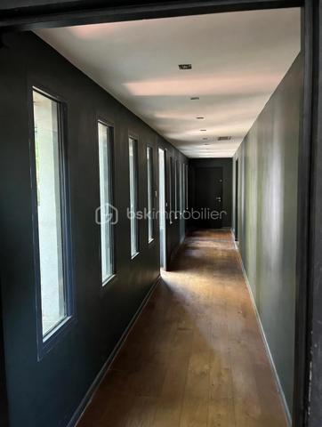 **Et si votre prochaine maison était aussi votre plus beau cadre de vie ? 🌿**

En exclusivité à seulement **20 min de Montpellier**, (Mas Arnaud) découvrez cette belle villa familiale de **182 m²**, nichée sur un terrain arboré de **1 650 m² sans vis-à-vis**.

✨ Une grande pièce de vie lumineuse d’environ 63 m² ouverte sur l’extérieur cuisine haut de gamme double four, armoire frigorifique.
🛏️ 5 chambres dont une suite parentale en rez-de-chaussée de plus de 20m2
🏊 Piscine au sel
🌳 Jardin arboré avec potager et arbres fruitiers
❄️ Climatisation gainable
🚗 Garage et nombreux stationnements

Un environnement rare où l’on profite pleinement de l’espace, de la nature et de la tranquillité, tout en restant proche de Montpellier.

Les plans sont disponibles, il est possible d'ouvrir entièrement l'espace afin d'obtenir une grande pièce ouverte aussi des visuels d'aménagements selon ces ouvertures sont visible.

📞 **Une maison à découvrir sur place pour en ressentir pleinement le charme.**
Céline Taormina – BSK Immobilier | Disponible 7j/7