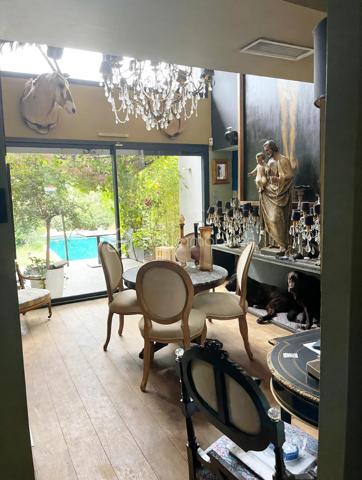 **Et si votre prochaine maison était aussi votre plus beau cadre de vie ? 🌿**

En exclusivité à seulement **20 min de Montpellier**, (Mas Arnaud) découvrez cette belle villa familiale de **182 m²**, nichée sur un terrain arboré de **1 650 m² sans vis-à-vis**.

✨ Une grande pièce de vie lumineuse d’environ 63 m² ouverte sur l’extérieur cuisine haut de gamme double four, armoire frigorifique.
🛏️ 5 chambres dont une suite parentale en rez-de-chaussée de plus de 20m2
🏊 Piscine au sel
🌳 Jardin arboré avec potager et arbres fruitiers
❄️ Climatisation gainable
🚗 Garage et nombreux stationnements

Un environnement rare où l’on profite pleinement de l’espace, de la nature et de la tranquillité, tout en restant proche de Montpellier.

Les plans sont disponibles, il est possible d'ouvrir entièrement l'espace afin d'obtenir une grande pièce ouverte aussi des visuels d'aménagements selon ces ouvertures sont visible.

📞 **Une maison à découvrir sur place pour en ressentir pleinement le charme.**
Céline Taormina – BSK Immobilier | Disponible 7j/7