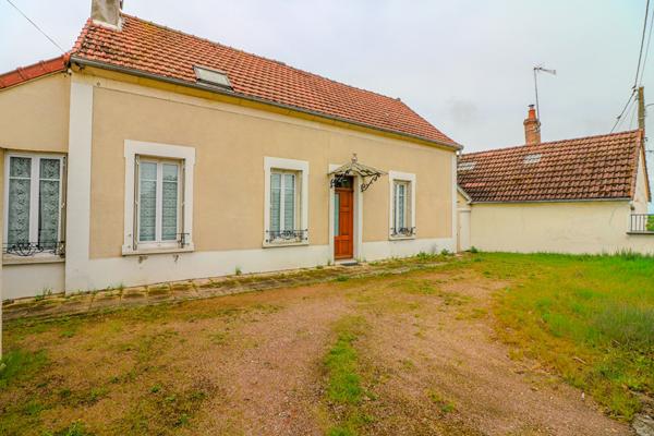 Maison Saint Eloi, 3 chambres, potentiel 4 chambres, terrain clôturé, proche tout commerce, double garage