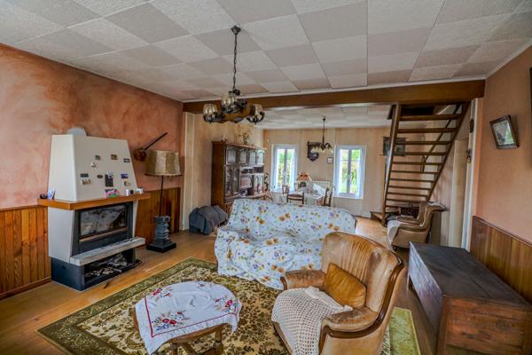 Maison Saint Eloi, 3 chambres, potentiel 4 chambres, terrain clôturé, proche tout commerce, double garage