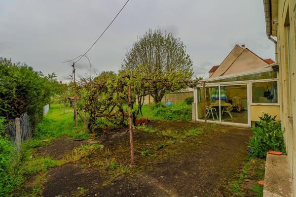 Maison Saint Eloi, 3 chambres, potentiel 4 chambres, terrain clôturé, proche tout commerce, double garage