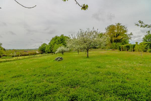 Maison Saint Eloi, 3 chambres, potentiel 4 chambres, terrain clôturé, proche tout commerce, double garage