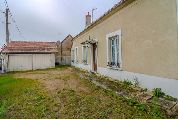 Maison Saint Eloi, 3 chambres, potentiel 4 chambres, terrain clôturé, proche tout commerce, double garage