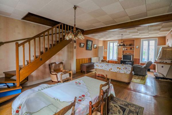 Maison Saint Eloi, 3 chambres, potentiel 4 chambres, terrain clôturé, proche tout commerce, double garage