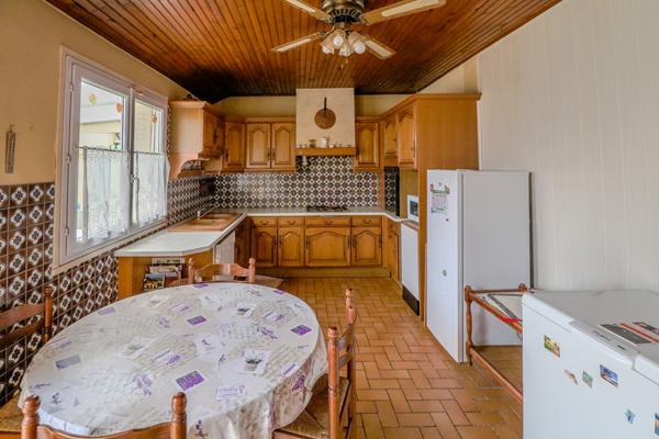 Maison Saint Eloi, 3 chambres, potentiel 4 chambres, terrain clôturé, proche tout commerce, double garage