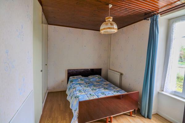 Maison Saint Eloi, 3 chambres, potentiel 4 chambres, terrain clôturé, proche tout commerce, double garage