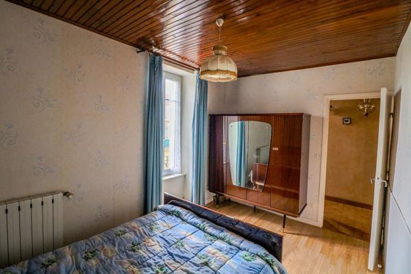 Maison Saint Eloi, 3 chambres, potentiel 4 chambres, terrain clôturé, proche tout commerce, double garage