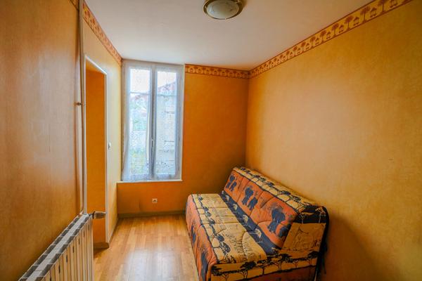 Maison Saint Eloi, 3 chambres, potentiel 4 chambres, terrain clôturé, proche tout commerce, double garage