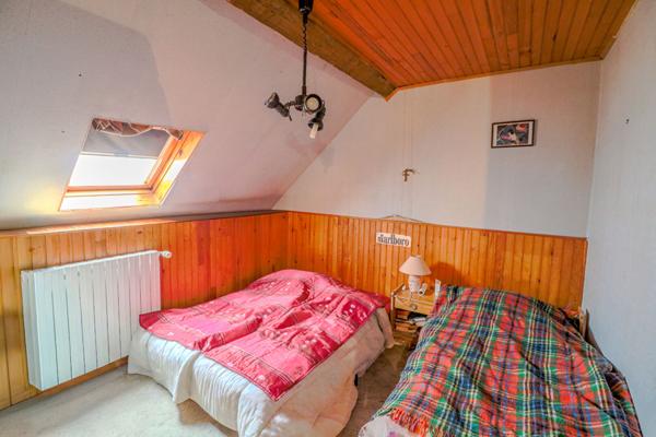 Maison Saint Eloi, 3 chambres, potentiel 4 chambres, terrain clôturé, proche tout commerce, double garage