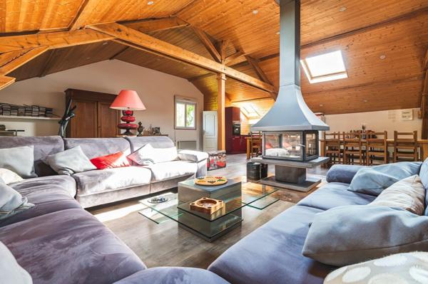 Maison 4 chambres Garage Jardin Piece de réception