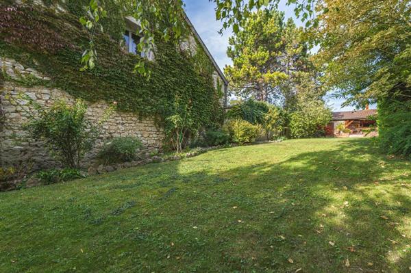 Maison 4 chambres Garage Jardin Piece de réception