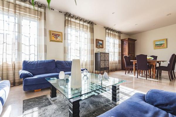 Maison 4 chambres Garage Jardin Piece de réception