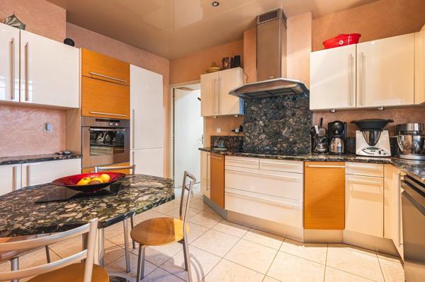 Maison 4 chambres Garage Jardin Piece de réception