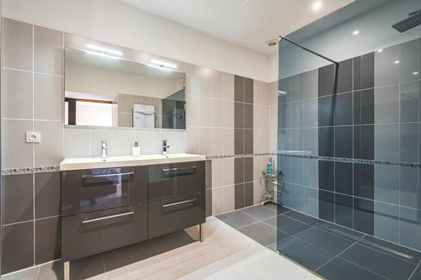 Maison 4 chambres Garage Jardin Piece de réception