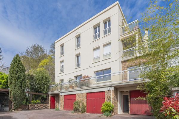 Appartement Garches 4 pièces 98 m2 en duplex avec terrasse et jardin
