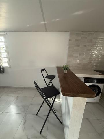 Appartement T2 meublé 45m² Cayenne 780€ charges comprises.