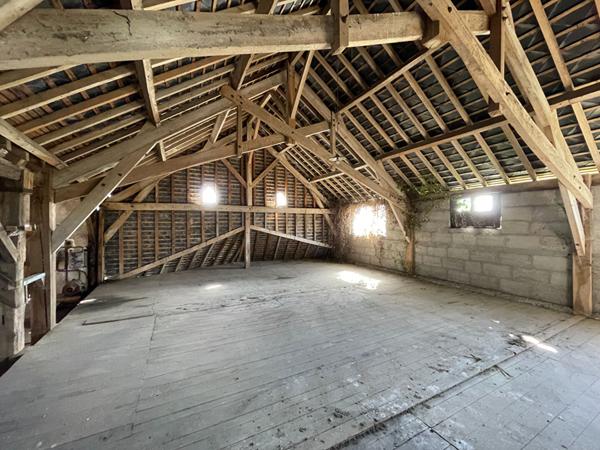 Maison à fort potentiel sur la commune de AUVERSE