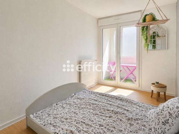 Appartement
         2 pièces
        - 60 m² 129 900 € *