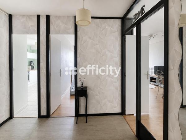Appartement
         2 pièces
        - 60 m² 129 900 € *